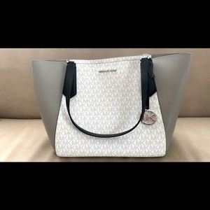 “Kimberly” Michael Kors Tote
